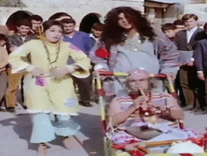 Mahmood and Dhumal in the song Tujhko Rakhe raam tujhko alaah rakhe